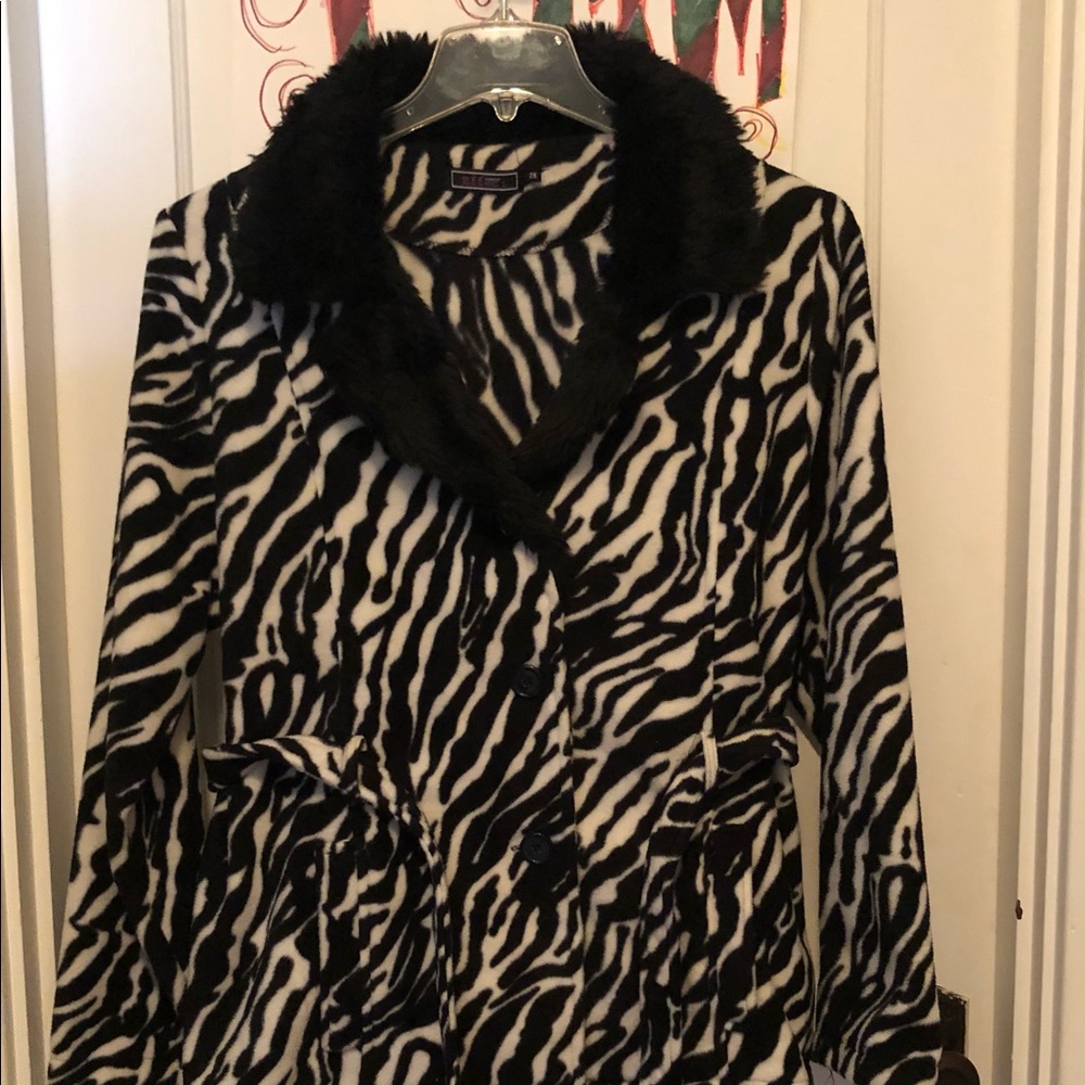 Effeci womans 2X zebra print fleece jacket.